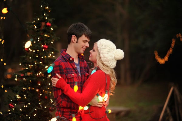 Holiday-Engagement-Announcement-Ideas